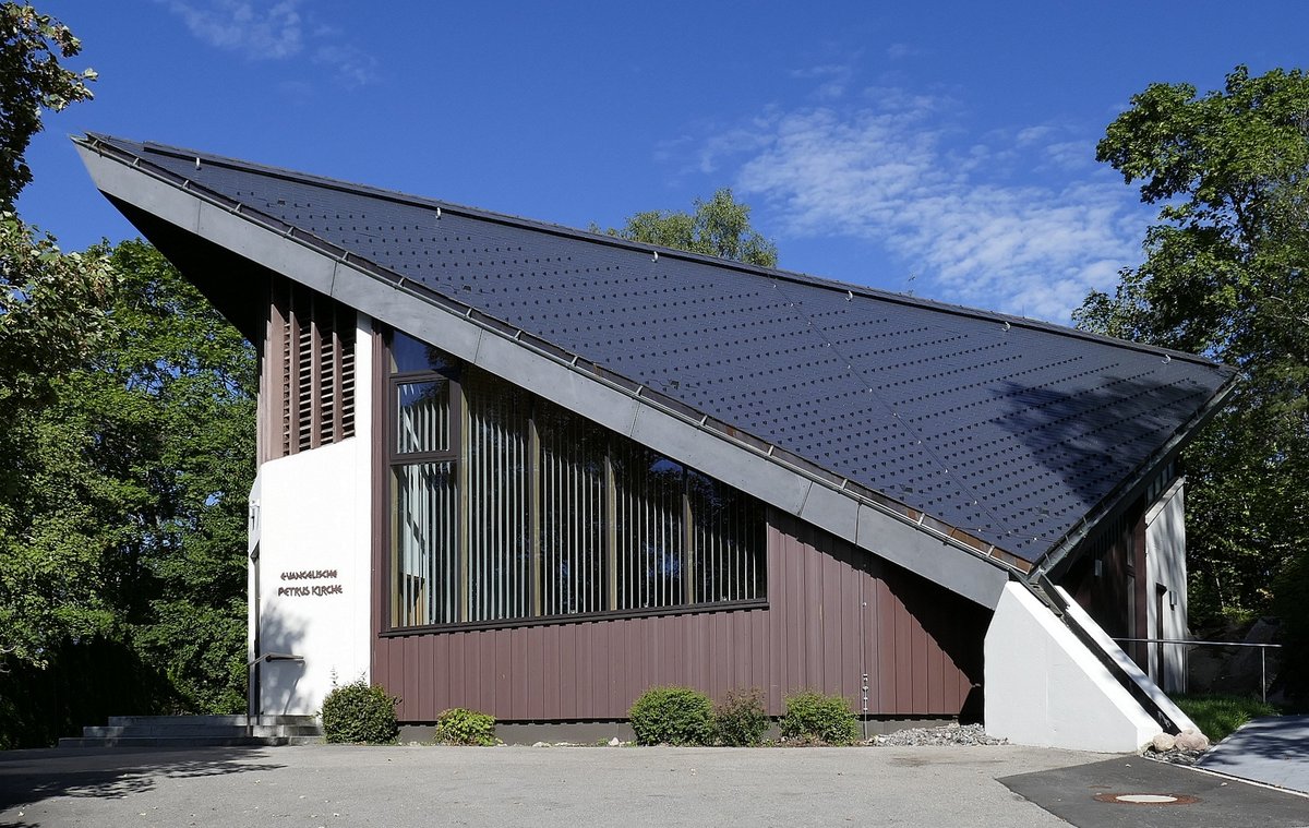 Schluchsee, die evangelische Petruskirche im modernen Baustil, Aug.2020