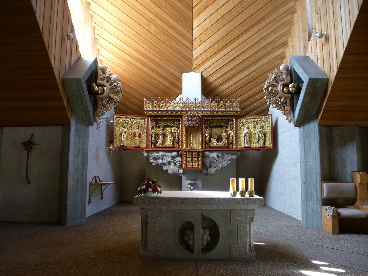 Schluchsee, der Flgelaltar der St.Nikolaus-Kirche von 1896, Juli 2013