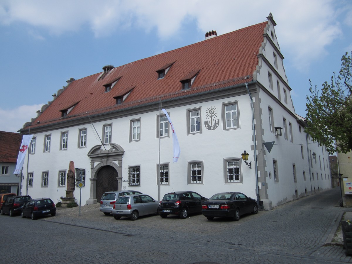 Schlsselfeld, ehem. wrzburgisches Amtshaus, jetzt Rathaus, erbaut von 1625 bis 1627 (13.04.2014)