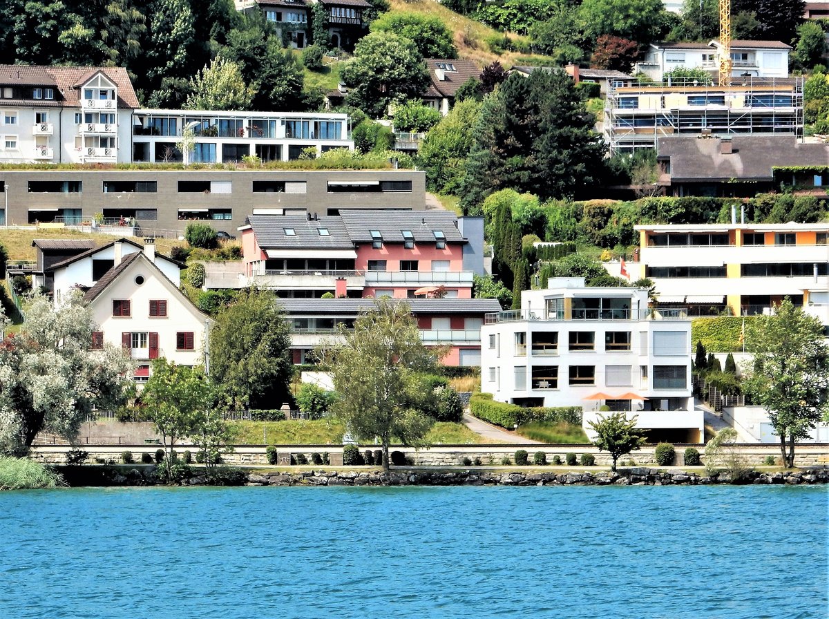 Schmerikon, Wohnhuser an der Zrcherstrasse im Juli 2018