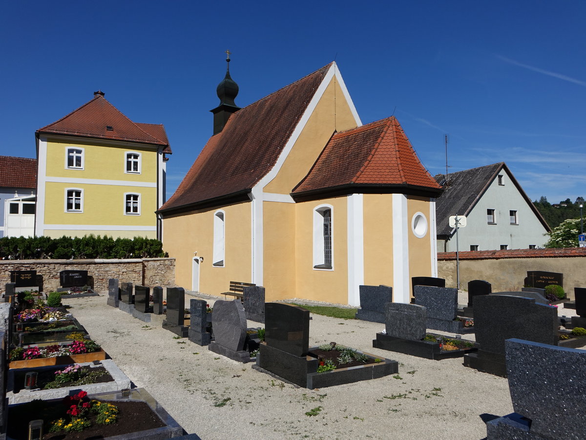 Schmidmhlen, kath. Friedhofskirche St. Georg, verputzter Massivbau mit Satteldach, erbaut von 1550 bis 1560 (11.06.2017)