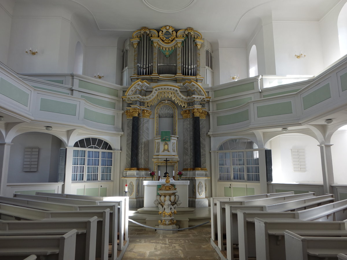 Schmiedeberg, Kanzelaltar mit Orgelprospekt von 1716 in der ev. Dreieinigkeitskirche (04.10.2020)