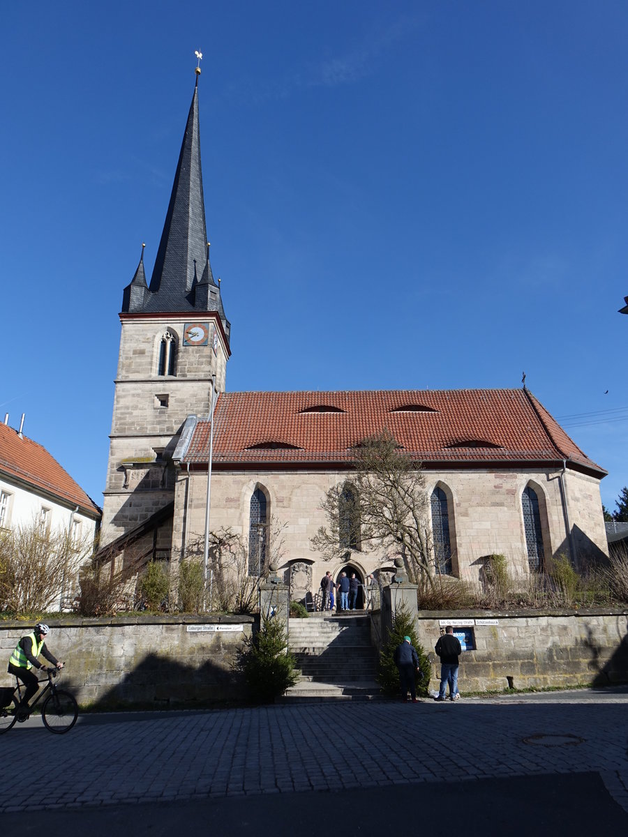 Schmlz, Ev. Pfarrkirche St. Laurentius, Sandsteinquaderbau, einschiffiger Saal mit Satteldach und dreiseitigem Schluss, viergeschossiger Turm mit Spitzhelm und Scharwachttrmchen, erbaut im 16. Jahrhundert (07.04.2018)