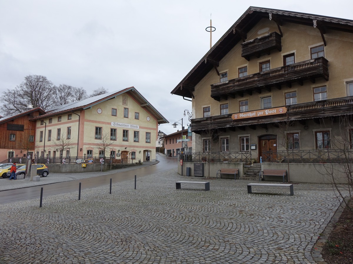 Schnaitsee, Schnaitseer Wirt und Gasthof zur Post am Dorfplatz (22.02.2016)