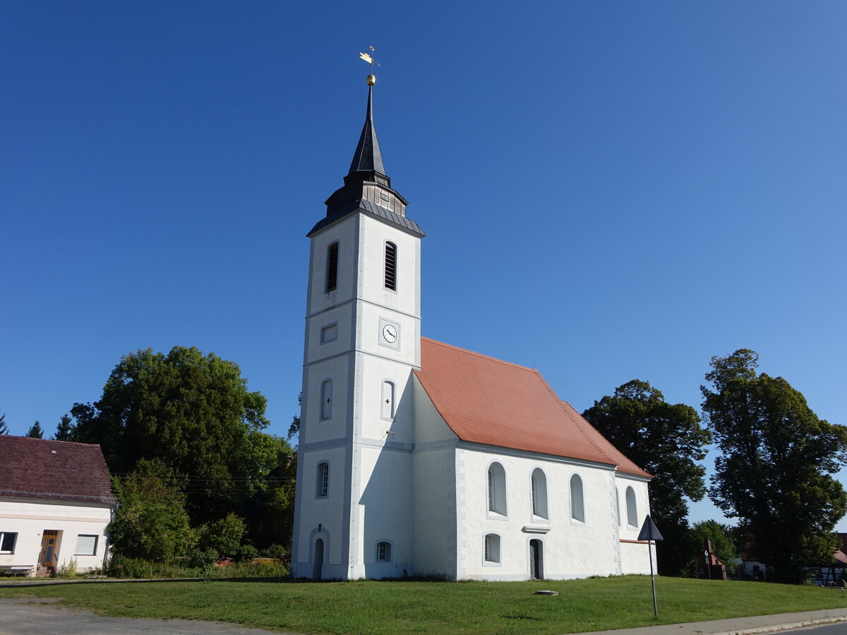 Sch�na, evangelische Kirche, romanischer Feldsteinbau aus dem 12. Jahrhundert, Umbau von 1772 bis 1778 (08.09.2025)