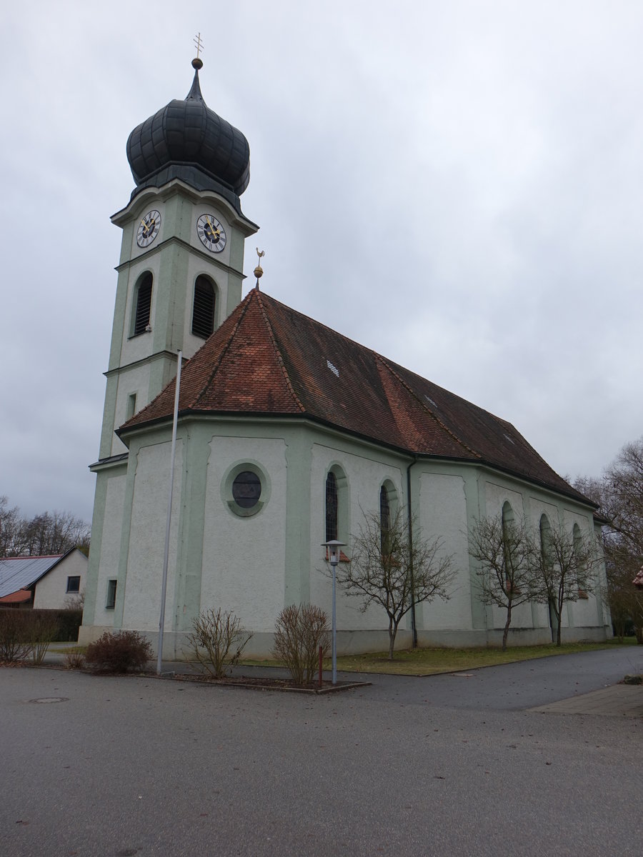 Schnach, Kath. Pfarrkirche Maria Rosenkranzknigin, Saalbau mit eingezogenem Chor, Flankenturm mit Zwiebelhaube und Pilastergliederung, neubarock, erbaut von 1921 bis 1922 (26.12.2016)
