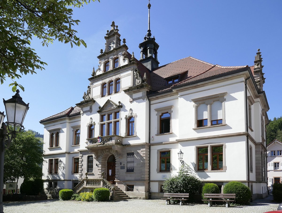 Schnau im Wiesental/Sdschwarzwald, das Rathaus der ca. 2500 Einwohner zhlenden Gemeinde, Juli 2020