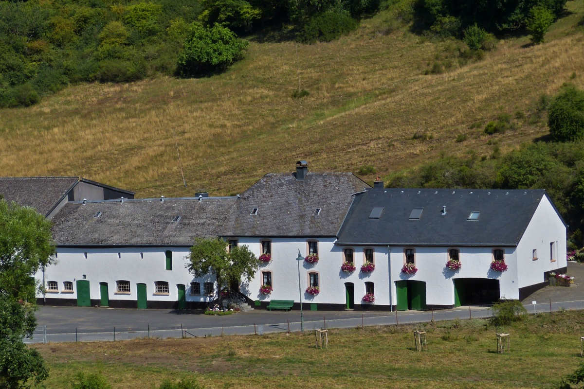 Schner Bauernhof, gesehen in der Nhe von Wiltz. 07.2022