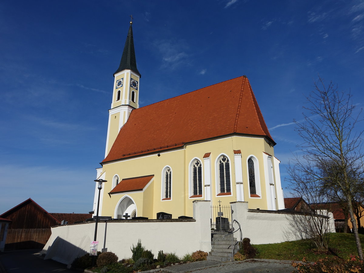 Schnerting, sptgotische St. Nikolaus Kirche, Saalbau mit leicht eingezogenem Polygonalchor, erbaut bis 1494 (20.11.2016)