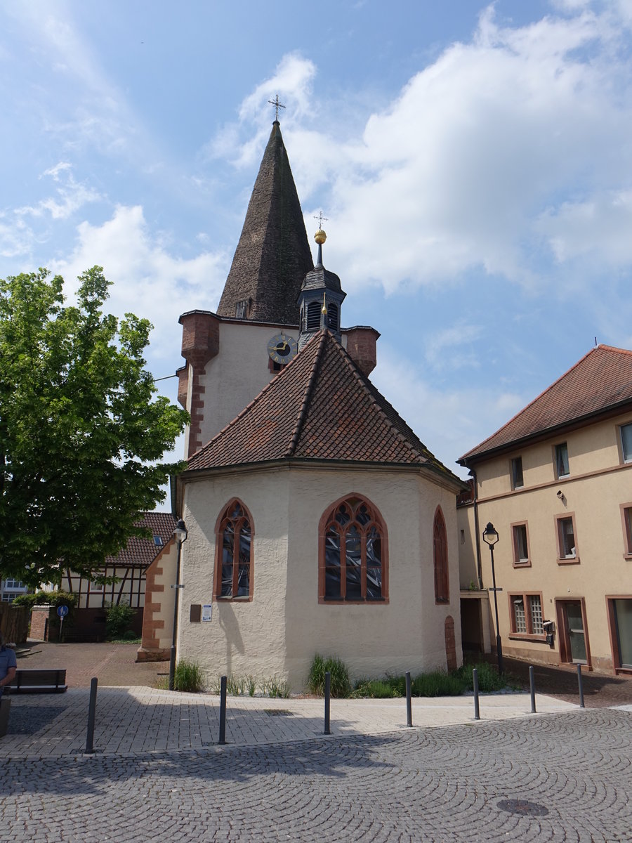 Schollkrippen, St. Lukas Kirche, Saalbau mit mchtigem Westturm von 1449, Langhaus erbaut 1523 (13.05.2018)