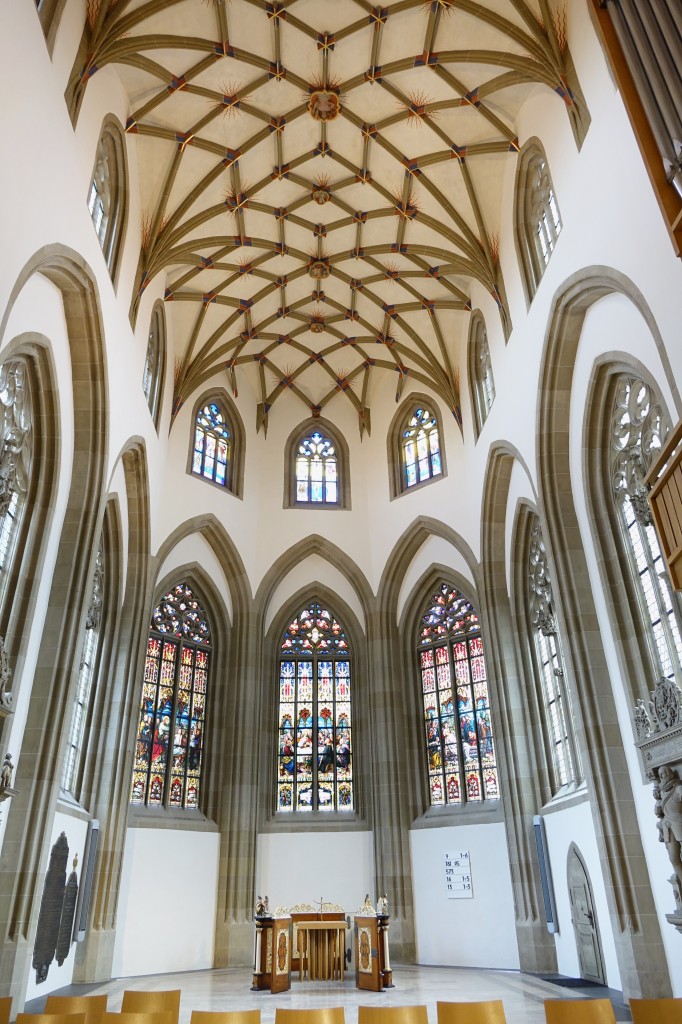 Schorndorf, Chor der Stadtpfarrkirche, Sternnetzrippengewlbe von 1739, Rokoko Altarschranken von 1738 (25.12.2014)