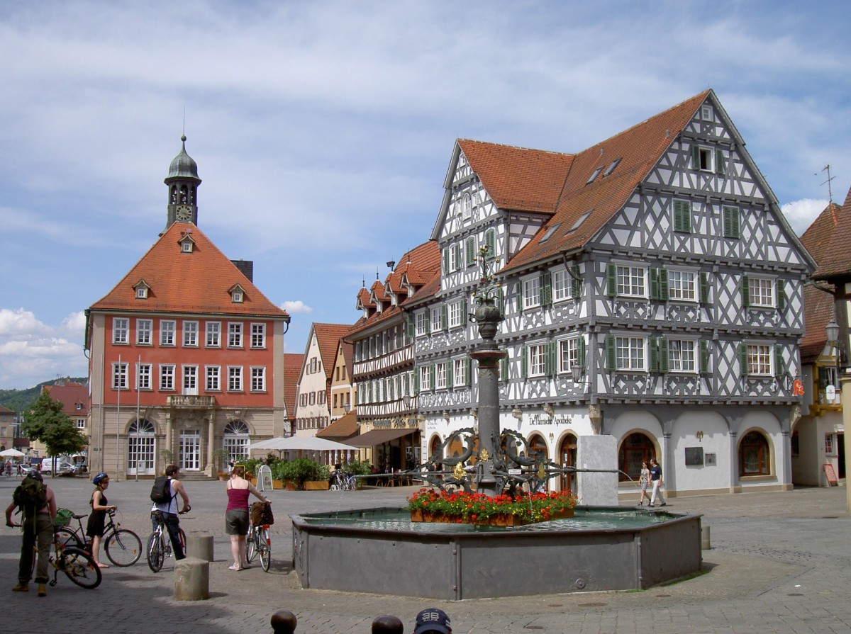 Schorndorf, Marktplatz mit Rathaus von 1726 (01.06.2008)
