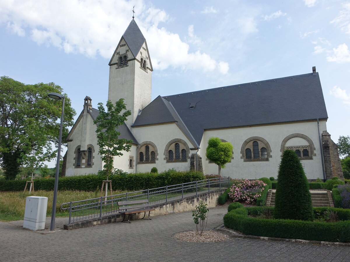 Schrondweiler, Pfarrkirche St. Wendelin in der Rue Principale (19.06.2022)