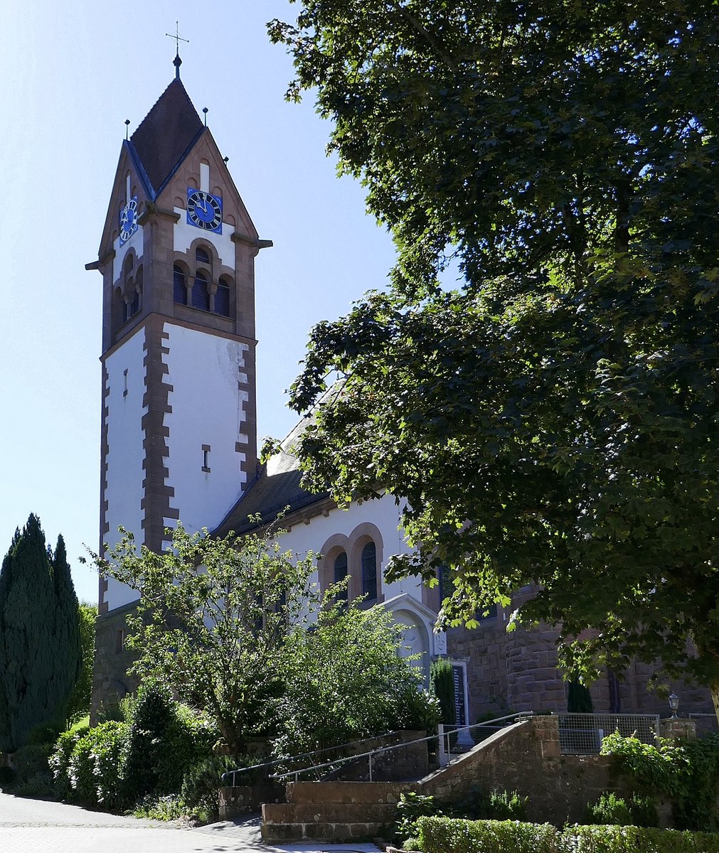 Schuttertal, die Kirche St.Antonius, im neuromanischen Stil erbaut 1907-09, Juli 2020