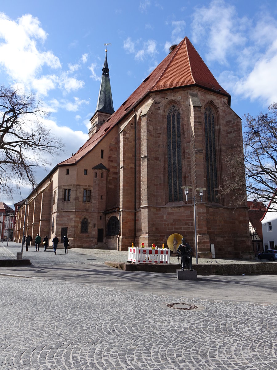 Schwabach, Ev. Stadtpfarrkirche St. Johannes, dreischiffige sptgotische Staffelhalle mit Westturm, erbaut von 1469 bis 1495, Turm 1471, Sakristei erbaut 1503, St. Annakapelle von 1507 (28.03.2016)