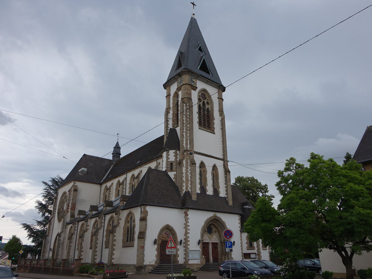 Schwalbach, Pfarrkirche St. Martin, erbaut von 1904 bis 1905 durch Ernst Brand (15.07.2023)