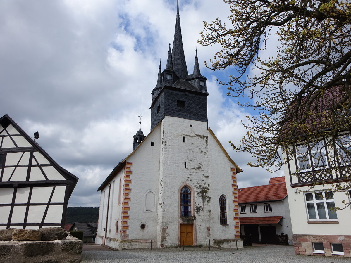 Schwallungen, evangelische St. Marien Kirche, erbaut im 15. Jahrhundert (15.04.2022)