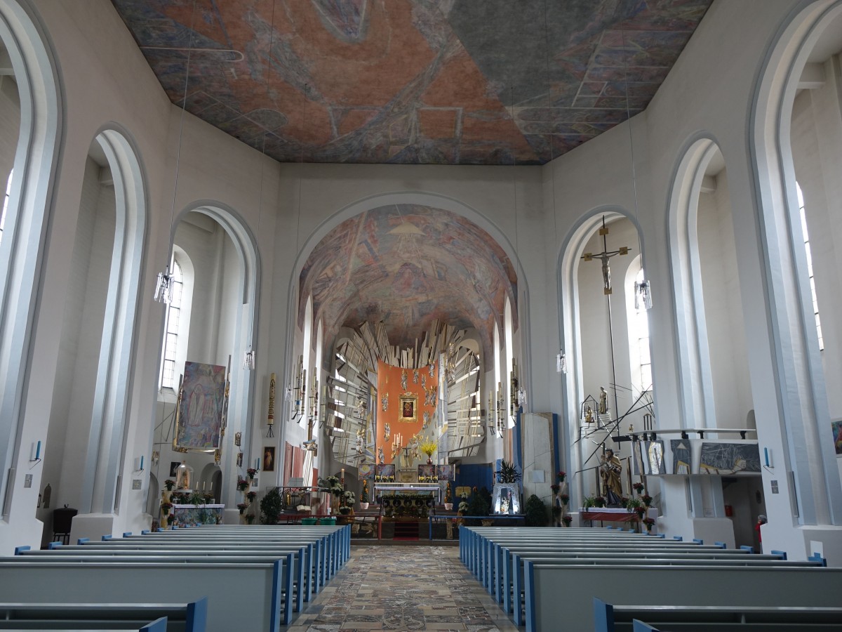 Schwandorf, Innenraum der Wallf. Kirche zu unseren lieben Frau vom Kreuzberg (06.04.2015)