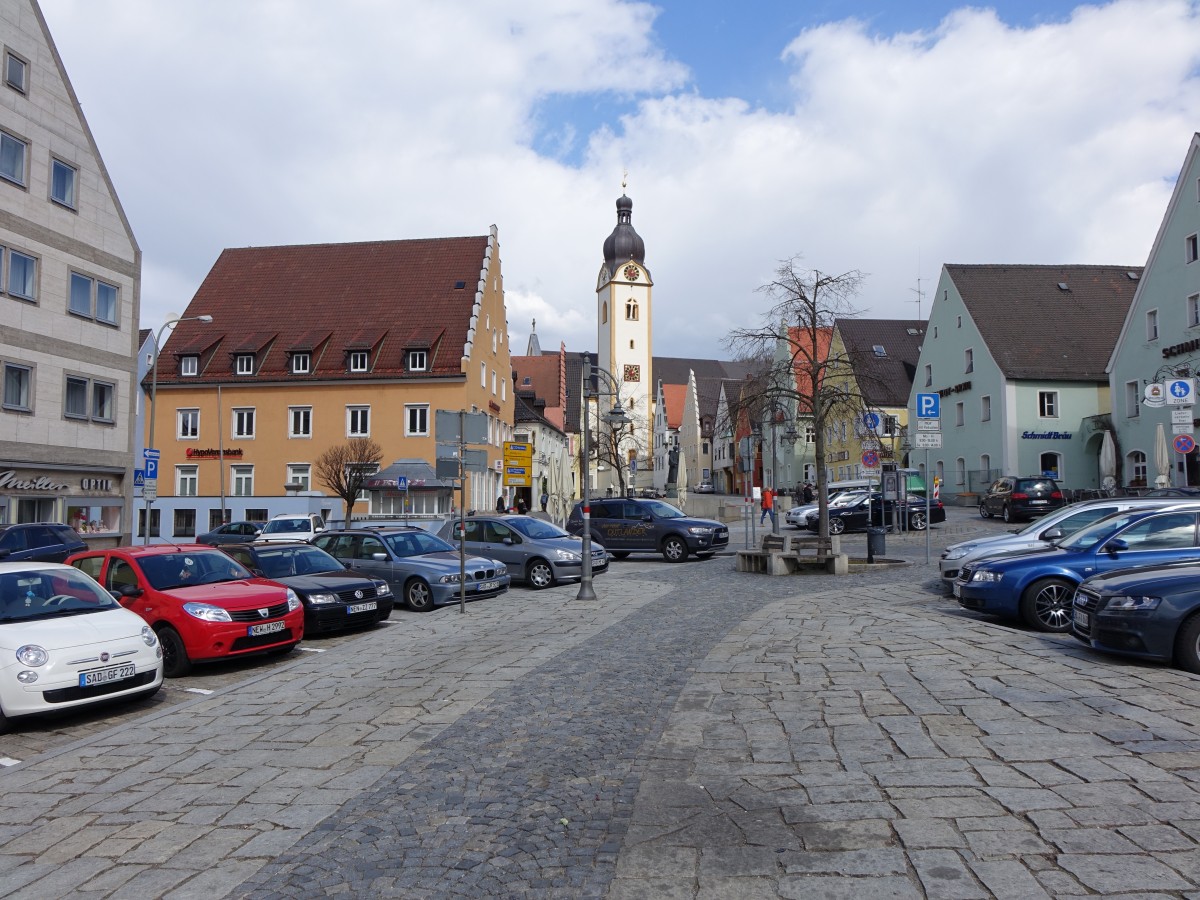 Schwandorf, Oberer Markt mit Stadtpfarrkirche St. Jakob (06.04.2015)