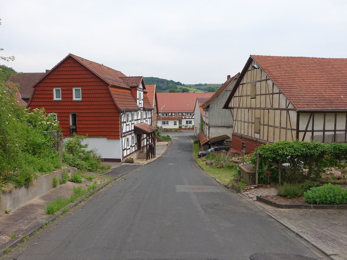 Schwarzenhasel, Fachwerkhuser im Kirchweg (04.06.2022)