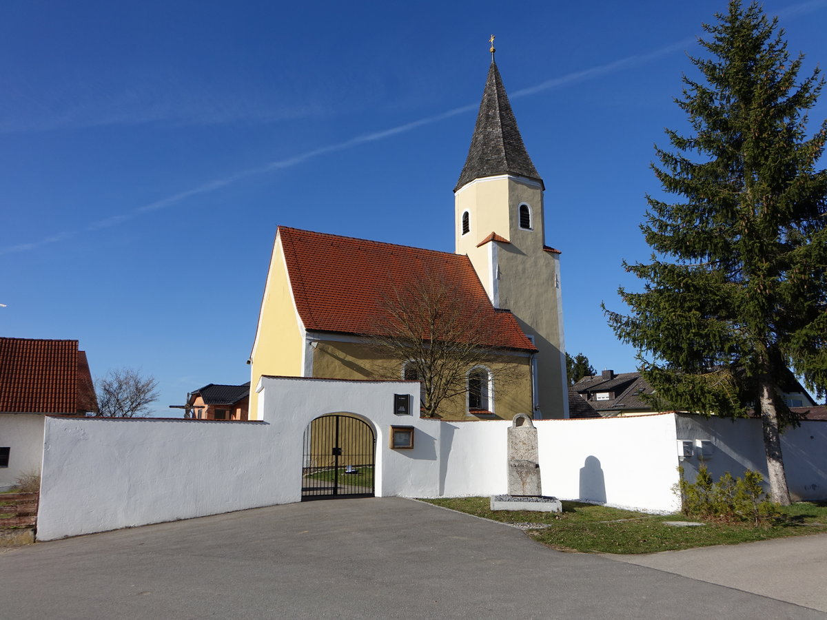 Schwarzenthonhausen, katholische Filialkirche St. Andreas, Chorturmkirche mit verschindeltem Spitzdach, 13. Jahrhundert (26.03.2017)
