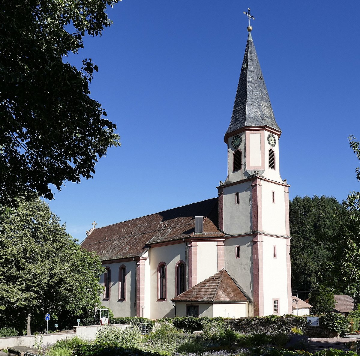 Schweighausen im Schuttertal/Schwarzwald, die katholische Kirche St.Romanus, erbaut 1775, Juli 2020