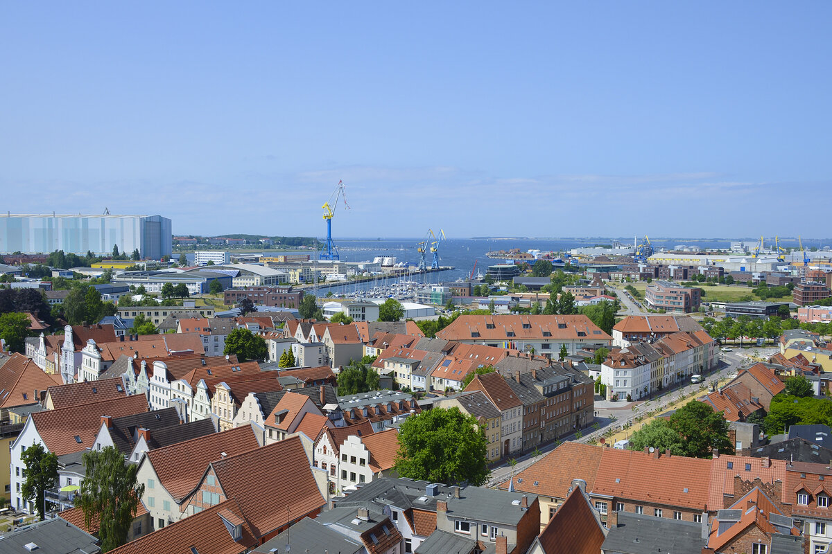 Schwerin - Aussicht vom Turm der Georgenkirche in nrdlicher Richtung. Aufnahme: 18. Juni 2022.