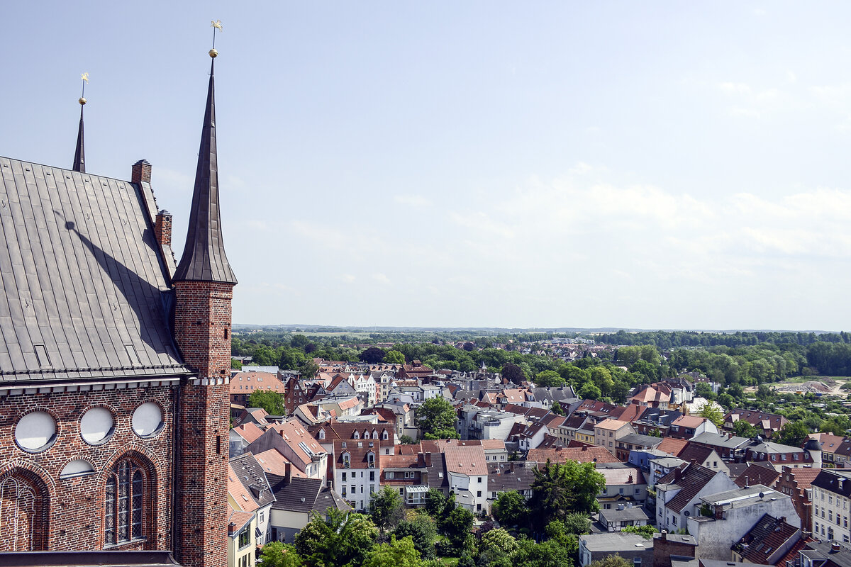 Schwerin - Blick vom Turm der Georgenkirche in sdlicher Richtung. Aufnahme: 18. Juni 2022.