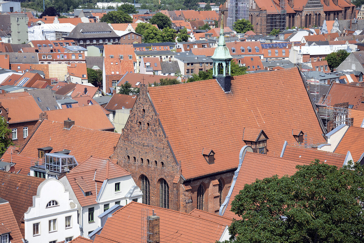 Schwerin - Die Heiligengeist-Kirche vom Turm der Georgenkirche aus gesehen. Aufnahme: 18. Juni 2022.