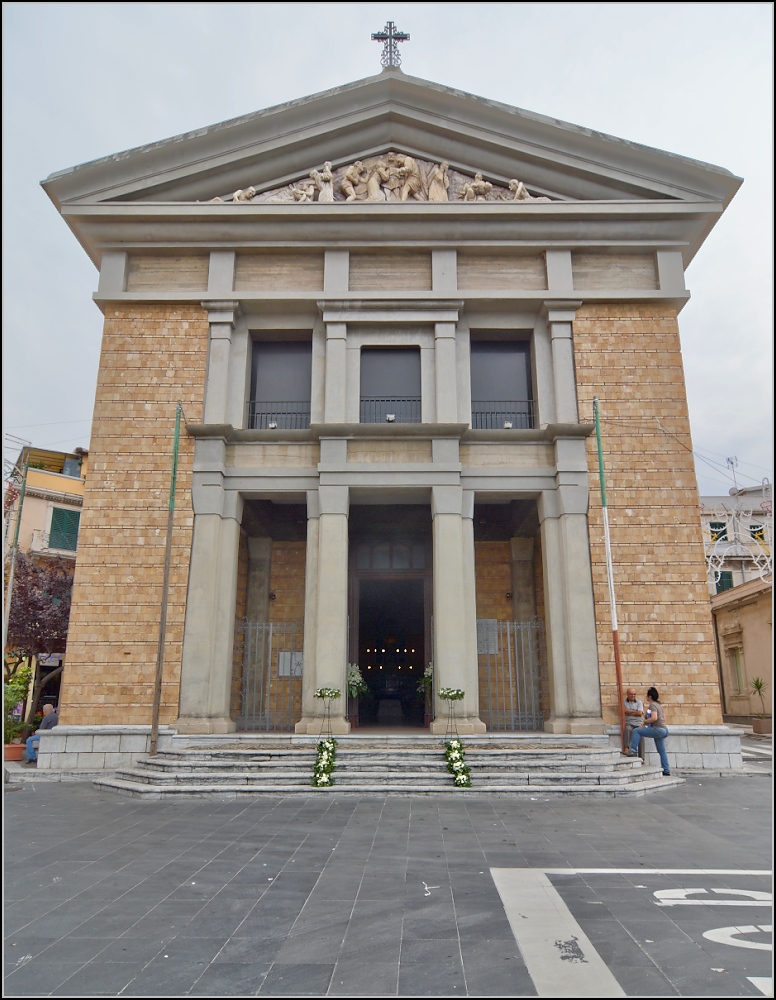 Scilla - Festlich geschmckte Chiesa di San Rocco. Sommer 2013.