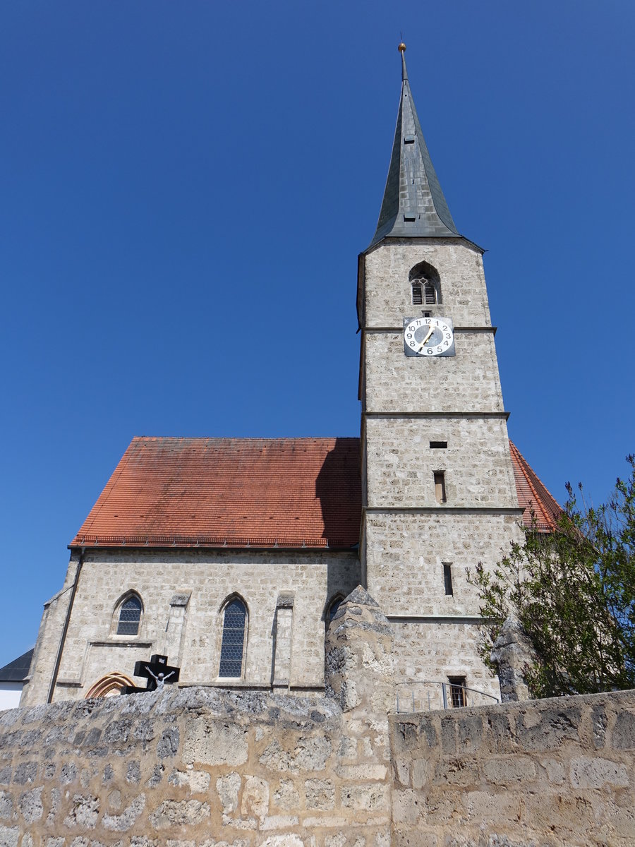 Seibersdorf, Kirche St. Jakobus, einschiffiger sptgotischer Tuffsteinquaderbau mit Turm sdlich des Chors, erbaut von 1470 bis 1480, Turm 1646 erneuert (09.04.2017)