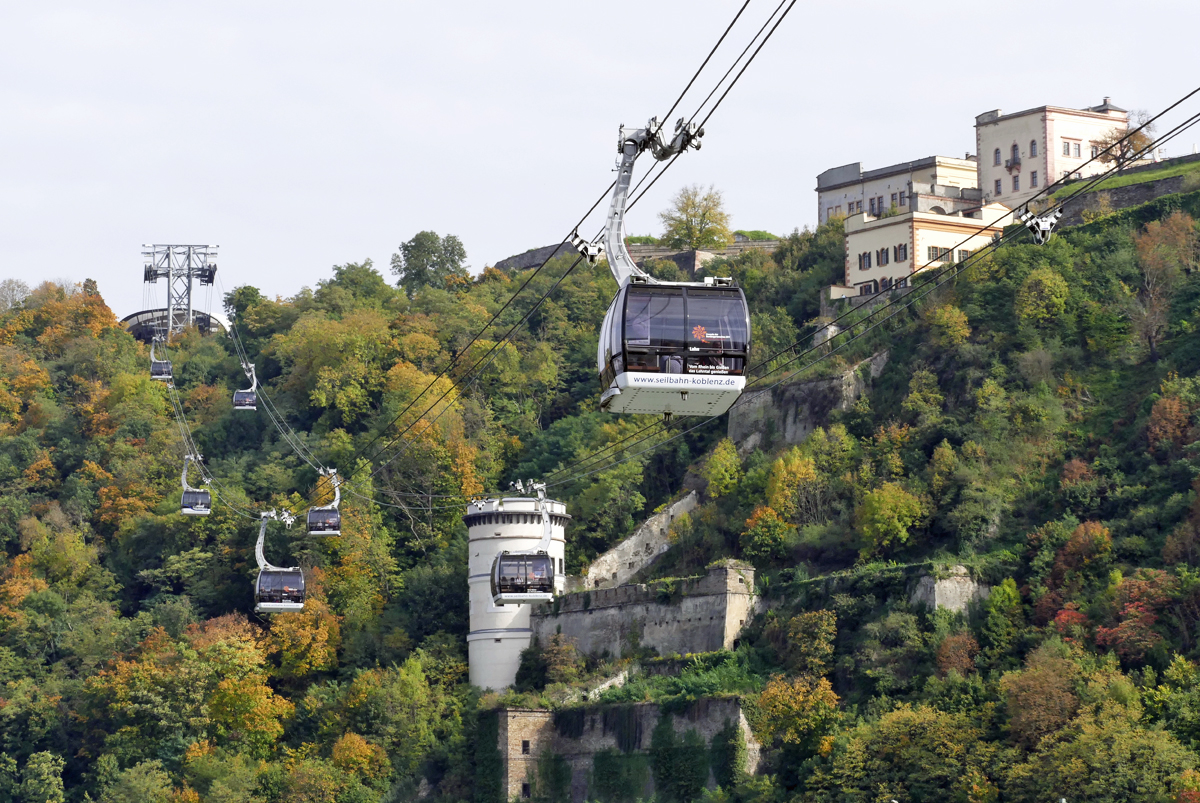 Seilbahn von Koblenz Nhe Deutsches Eck, ber den Rhein, vorbei an der Festung Ehrenbreitstein zum ehemaligen BUGA-Gelnde neben der Festung - 16.10.2017