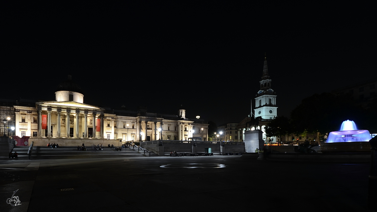 Seine heutige Form erhielt der Trafalgar Square von 1840 bis 1845. (London, September 2013)