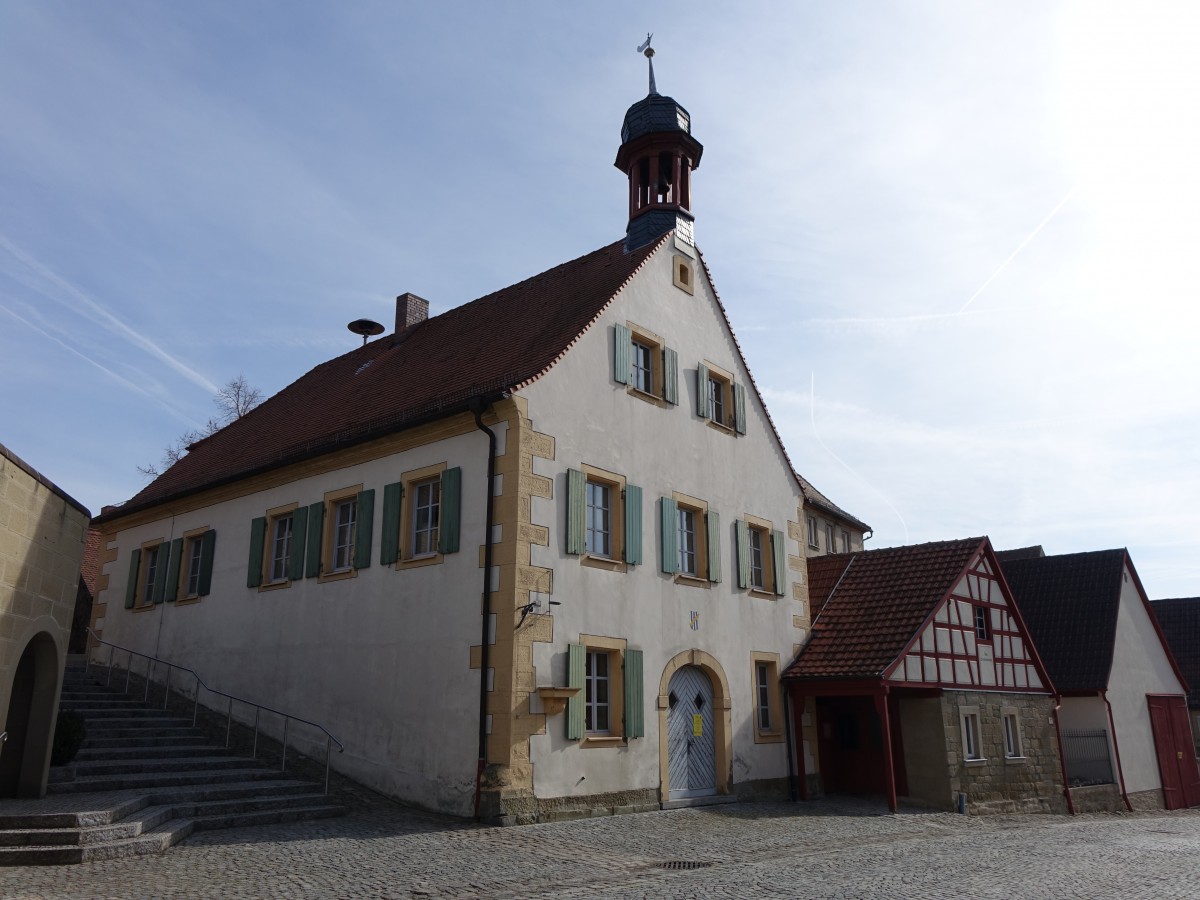 Seinsheim, Altes Rathaus und Dorfschmiede am Rathausplatz (09.03.2015)