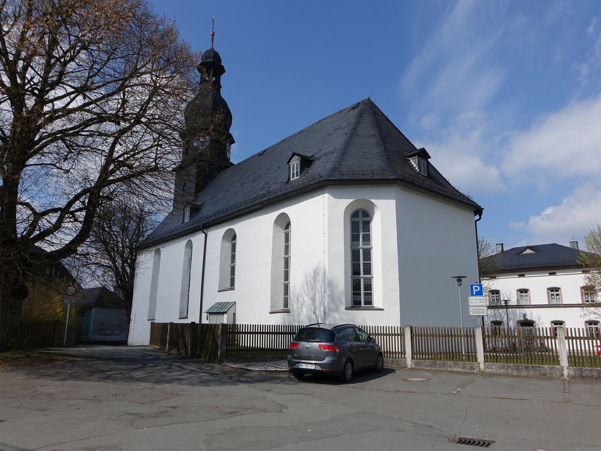 Selbitz, Evangelisch-lutherische Pfarrkirche, Saalbau mit Westturm, erbaut von 1634 bis 1637 (14.04.2017)