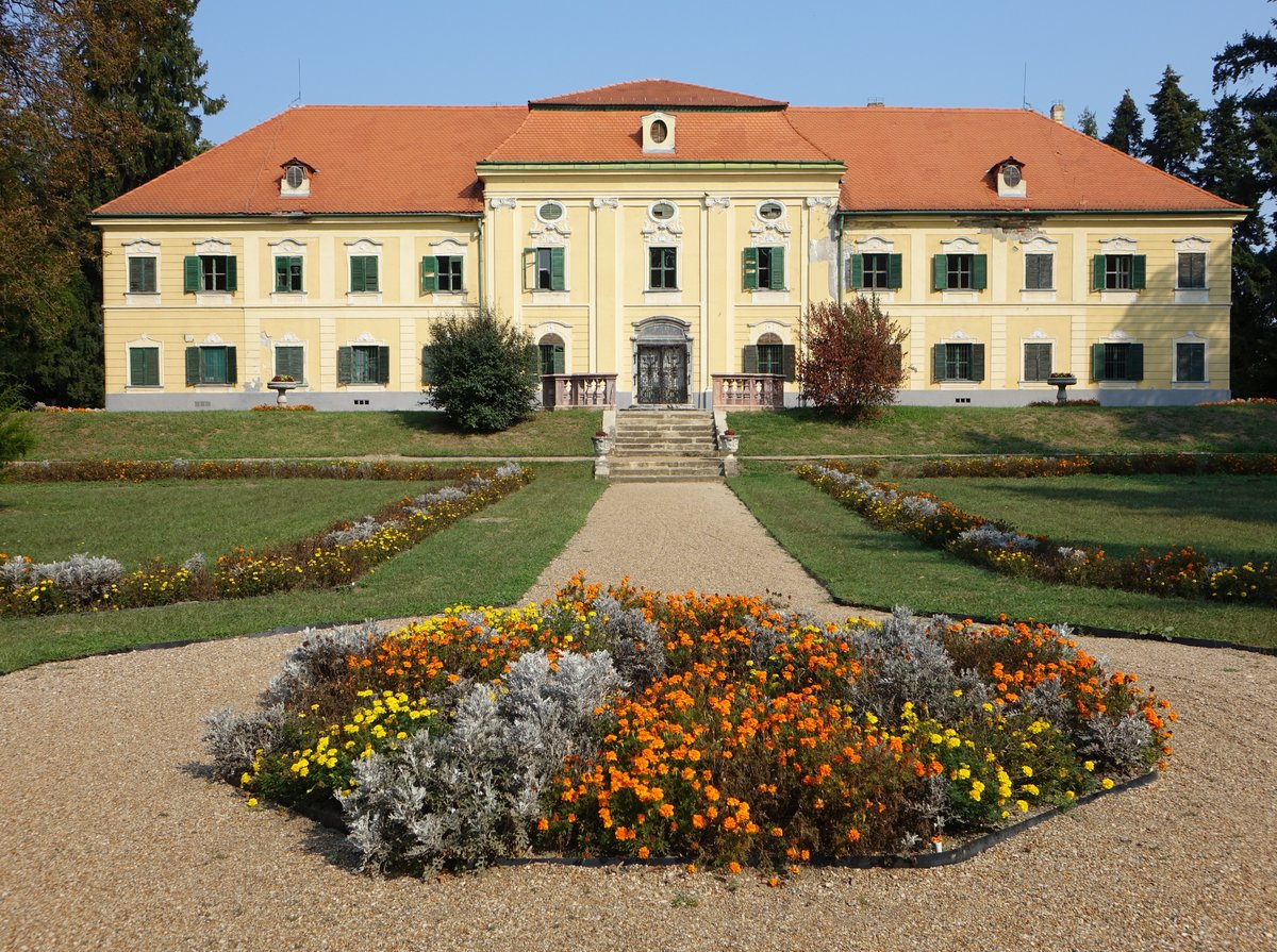 Sellye, Schloss Draskovich am Köztársaság tér 1 (31.08.2018)