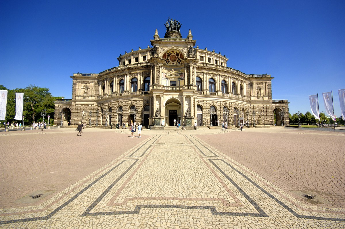 Semperoper in Dresden - Aufnahmedatum: 8. Juni 2014.