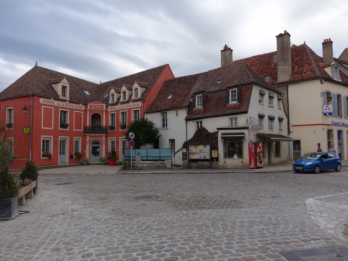 Semur-en-Auxois, Rue de la Liberte (27.10.2015)