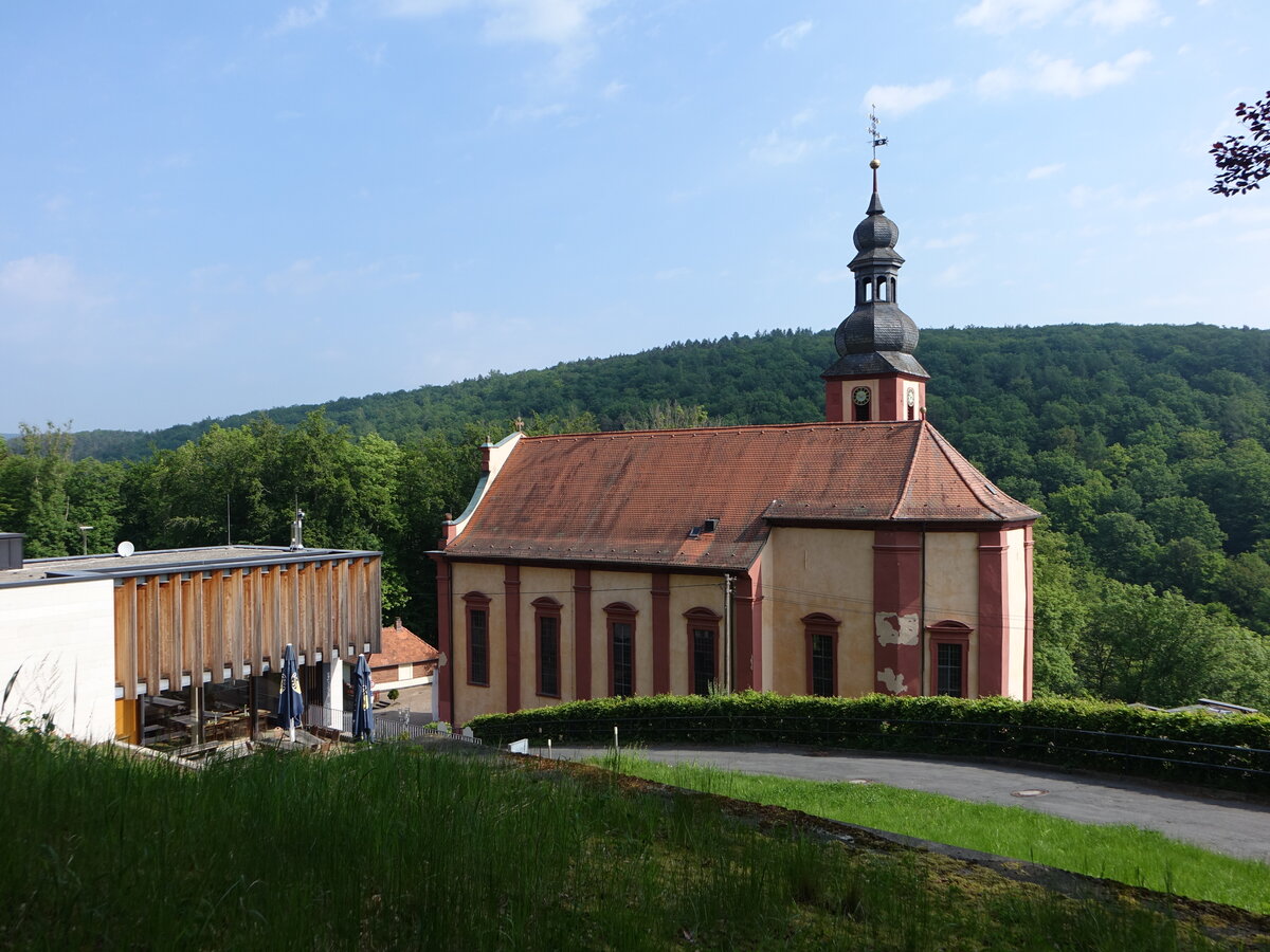 Sendelbach, Wallfahrtskirche Mariabuchen, Saalkirche mit geschweifter Blendgiebelfassade und eingezogenem Dreiseitchor, erbaut von 1692 bis 1701 durch Christoph Nemlich (12.05.2018)