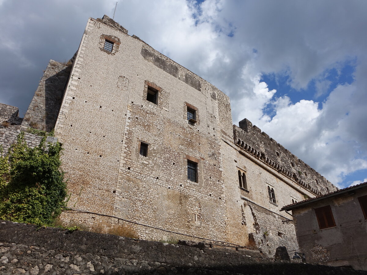 Sermoneta, Castello Caetani, erbaut im 13. Jahrhundert von der Adelsfamilie Annibaldi (20.09.2022)