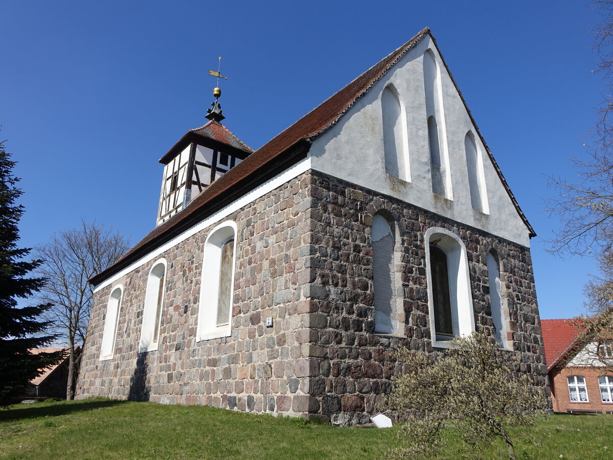 Serwest, evangelische Kirche, Feldsteinkirche aus dem 13. Jahrhundert (09.04.2026)