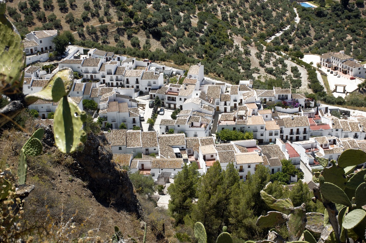 Setenil de las Bodegas in Andalusien. Aufnahme: Juli 2014.