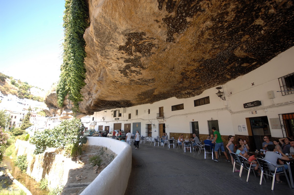 Setenil de las Bodegas (Pueblos blancos) - Andalusien. Aufnahmedatum: 15. Juli 2014.