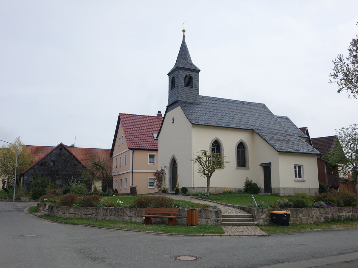 Seubersdorf, Kapelle St. Michael, erbaut von 1958 bis 1959 durch Werner Ruff (16.04.2017)