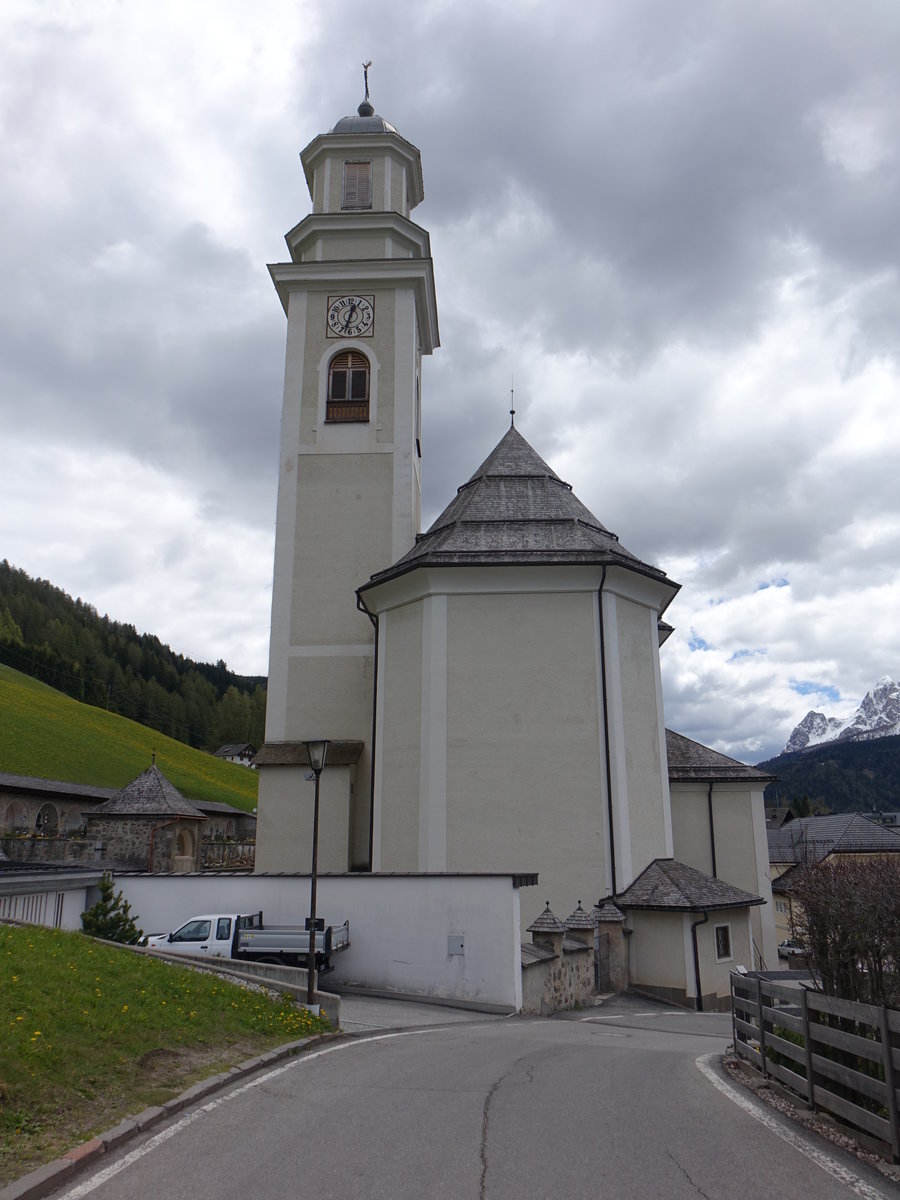 Sexten, Pfarrkirche St. Peter und Paul, erbaut von 1825 bis 1826 durch Alois Mutschlechner (07.05.2017)