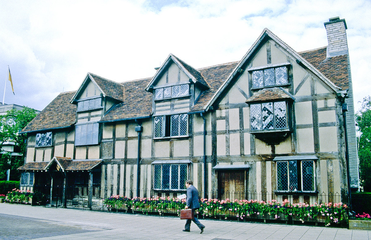 Shakespeares Geburtshaus in Stratford-Upon-Avon. Bild vom Dia. Aufnahme: Juni 1991.