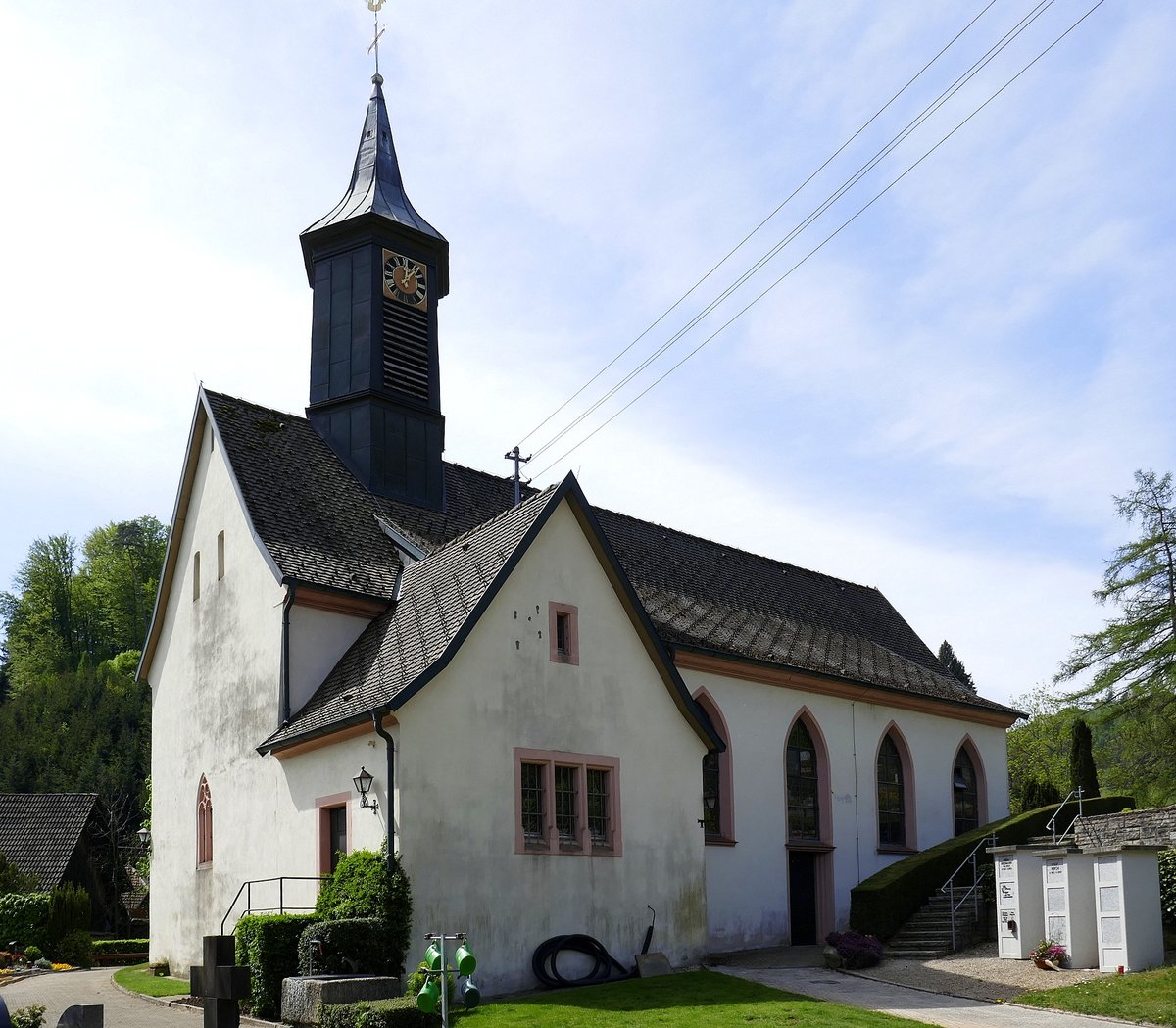 Siegelau, OT von Gutach im Breisgau, die Kirche St.Vitus, nach Zerstrung im 30-jhrigen Krieg 1660-61 wieder neu aufgebaut, April 2020