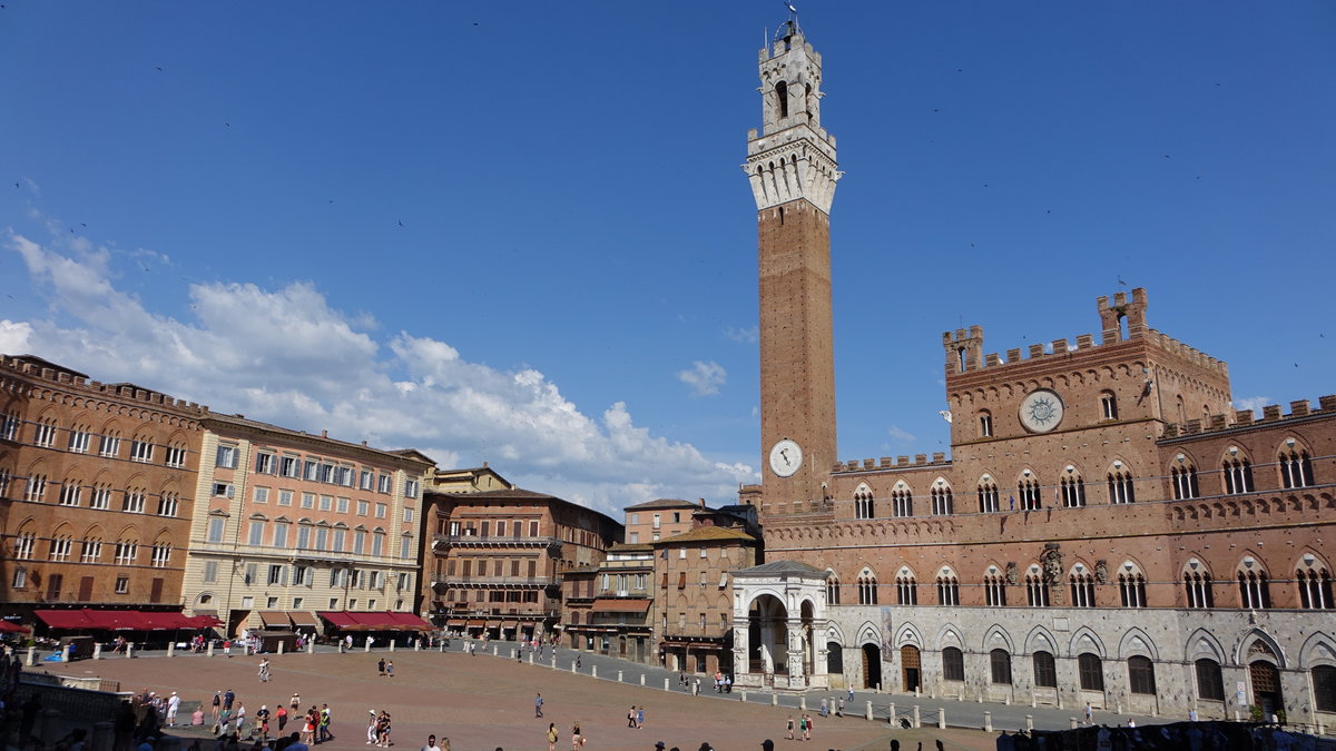 Siena, Palazzo Pubblico von 1297 an der Piazza del Campo (17.06.2019) 
