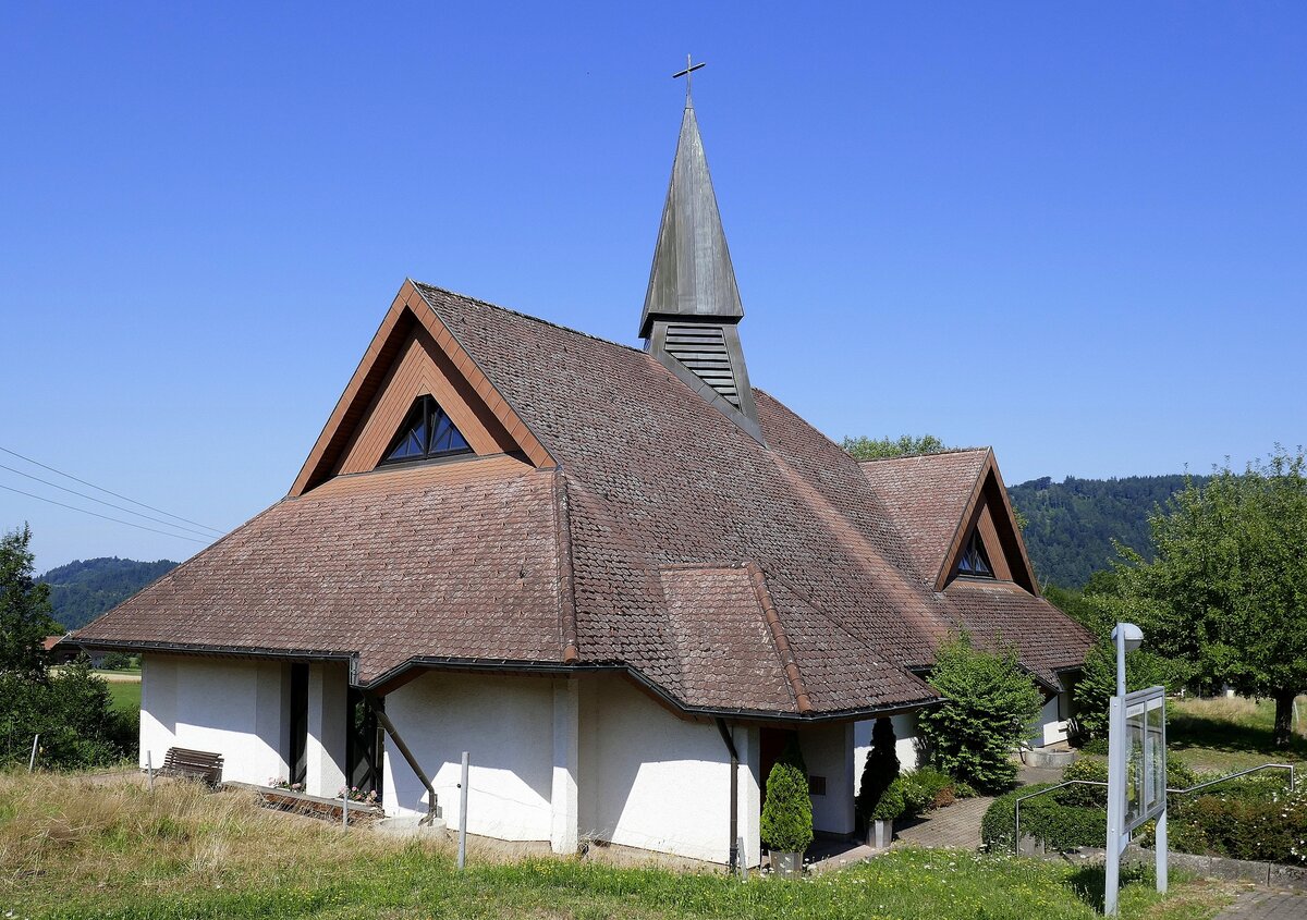 Siensbach, die katholische Kirche St.Martin, 1986-88 erbaut, Juli 2022