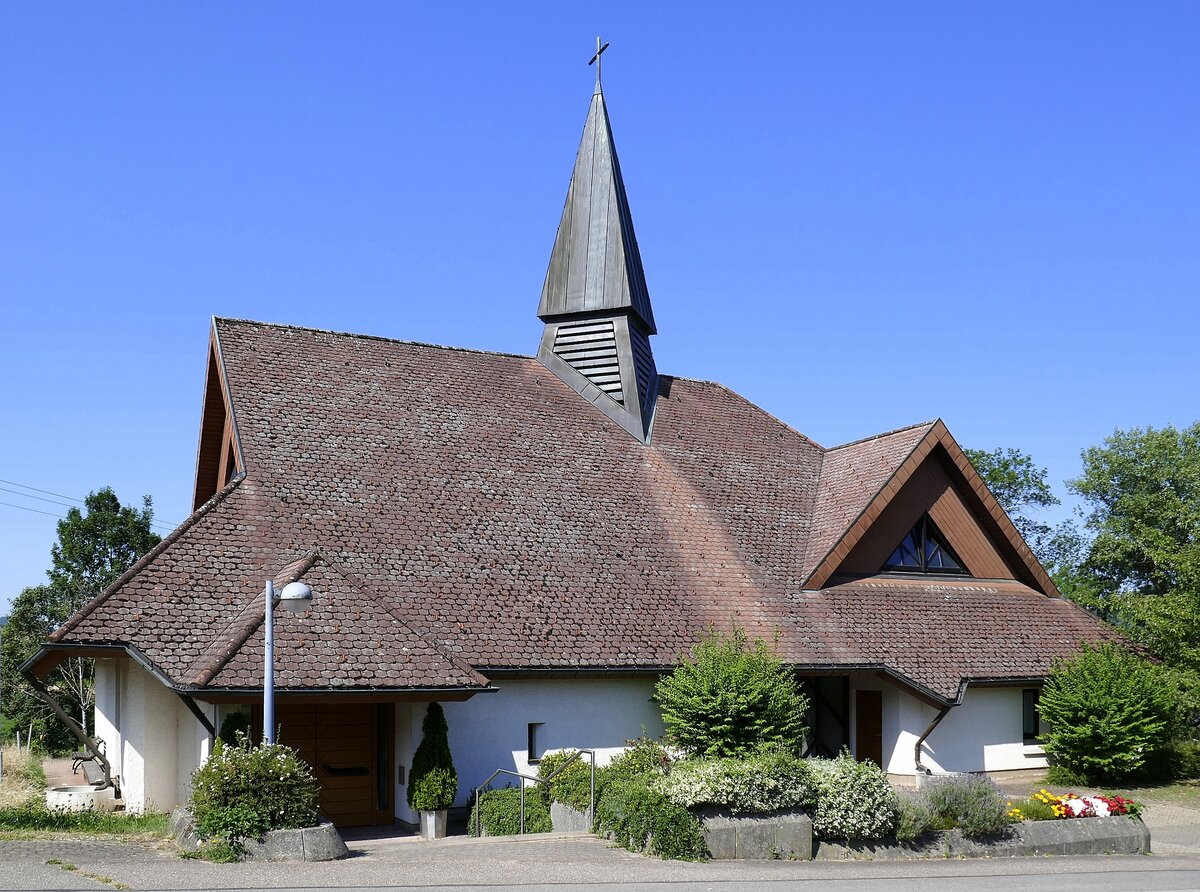 Siensbach, die katholische Kirche St.Martin, 1986 erbaut, Juli 2022